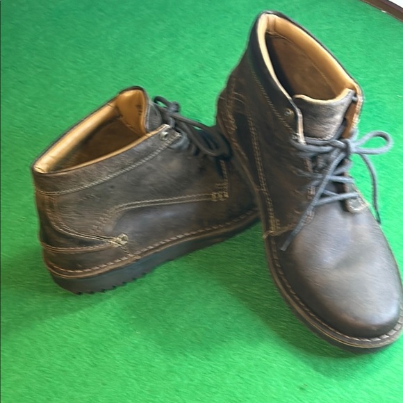 CLARKS EDGEWICK CHUKKA BOOT MENS SZ 8.5 - Picture 2 of 12